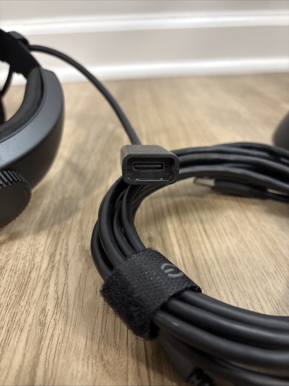 HP VR1000-100 Windows Mixed Reality Headset with Controllers, Black - See Pics