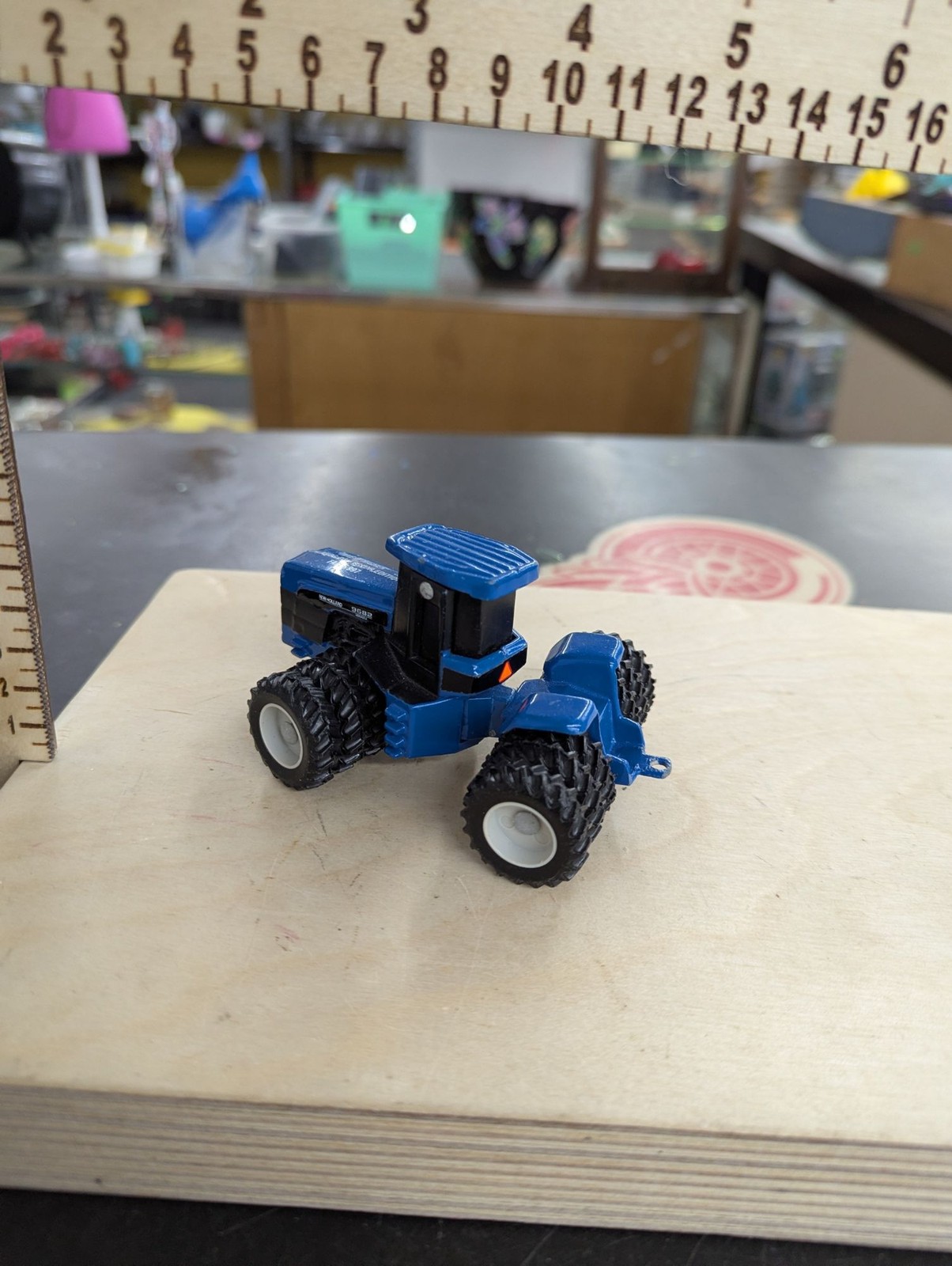 New Holland 9682 Orlando Collector Edition Fall 1997 Die-Cast Tractor 3" Blue An