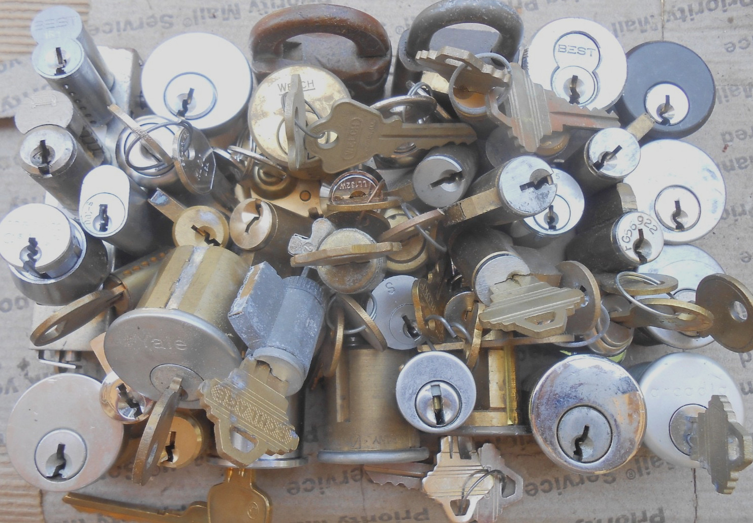 8.9 Lbs mix lot of Locks, cylinders, cam locks, parts, etc...Locksport