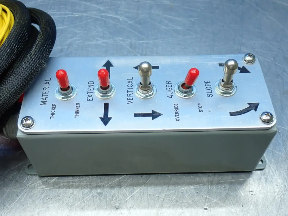 ROADTEC RIGHT HAND SIDE REMOTE BOX. 202937-03-C24