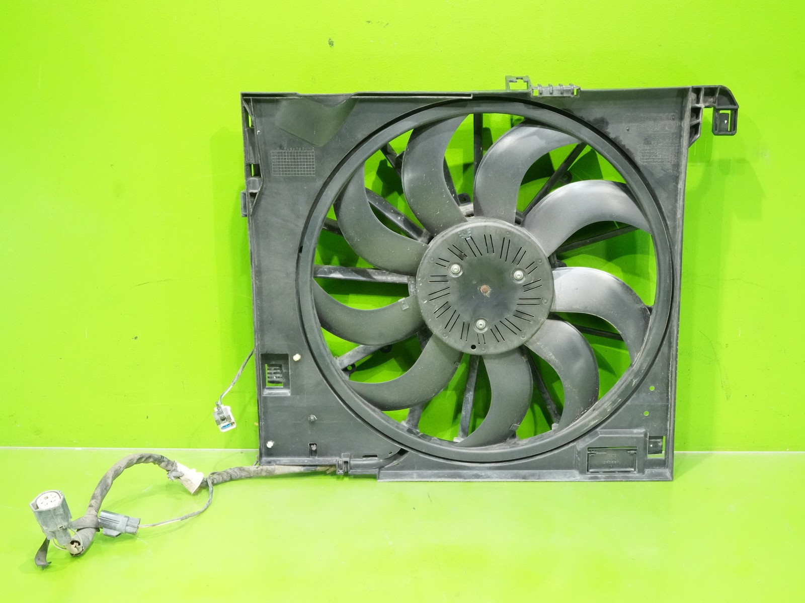 10-15 Jaguar XF XFR XJ OEM radiator cooling fan housing shroud assembly COMPLETE