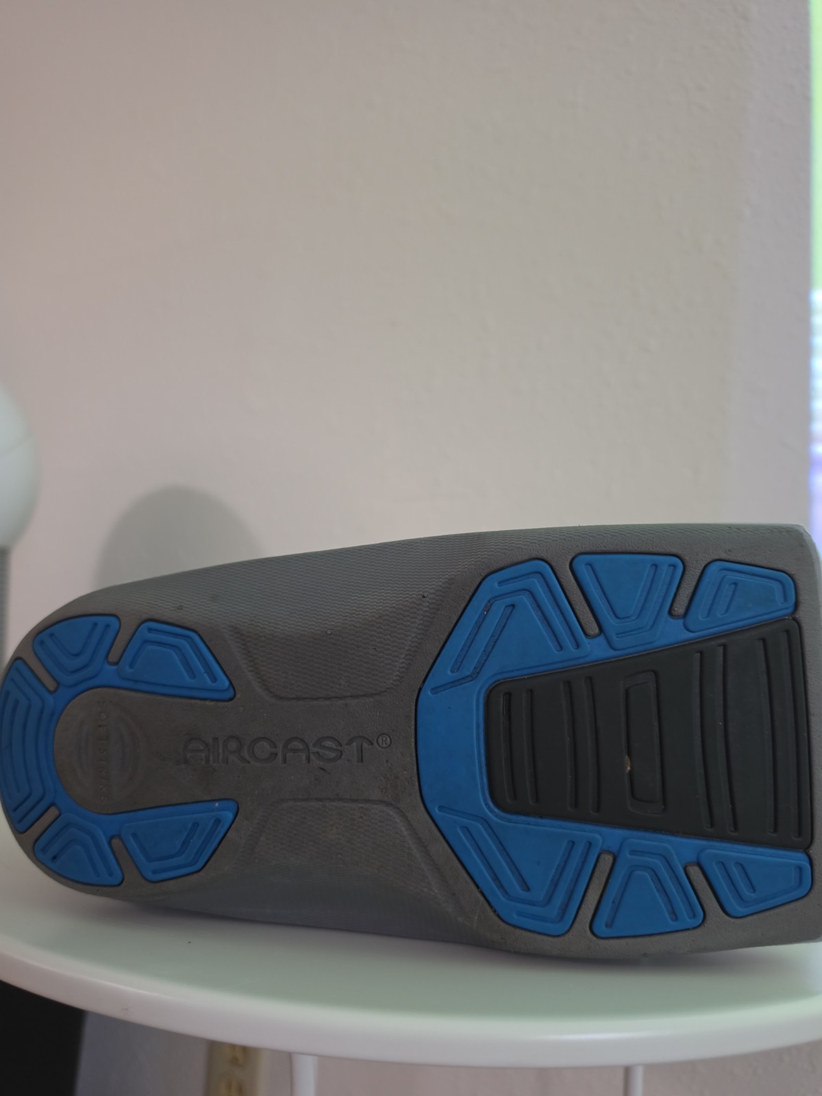 Aircast AirSelect. Size M. Boot Gray Left Or Right.