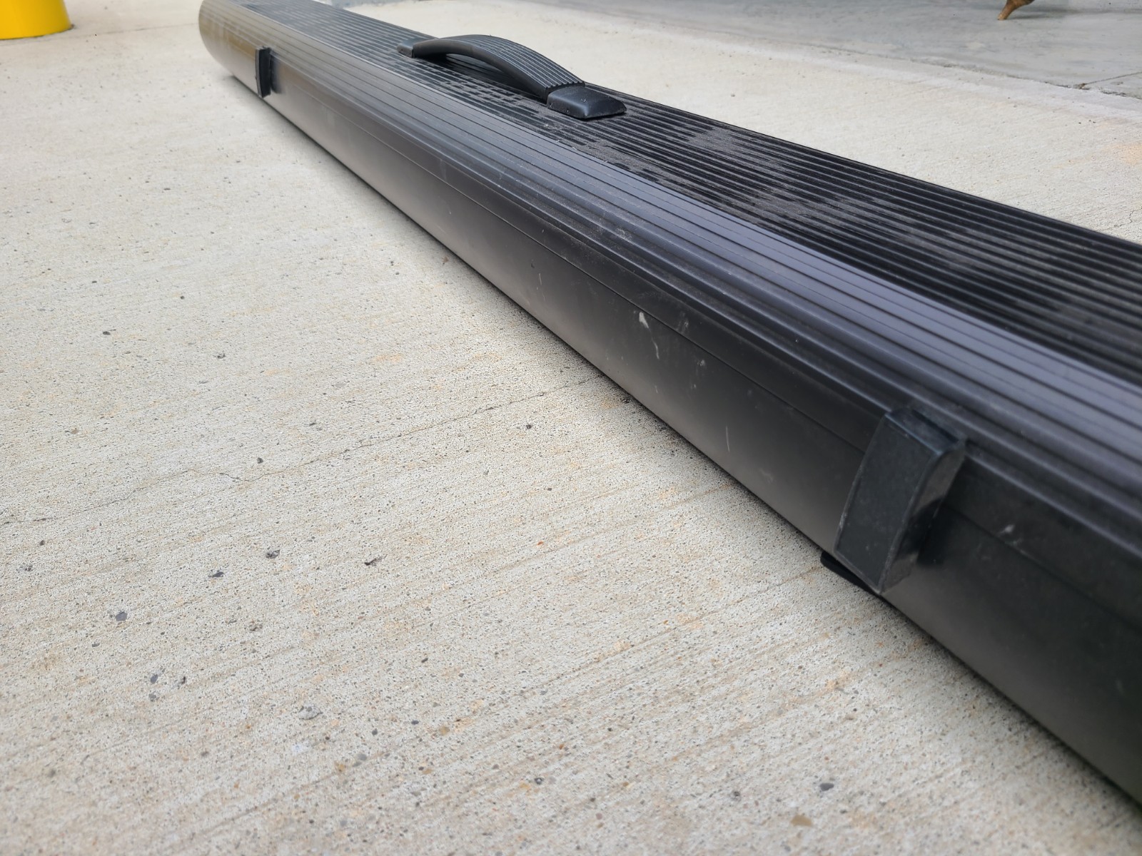 Draper RoadWarrior Portable Projector Screen Matt (63"x48")