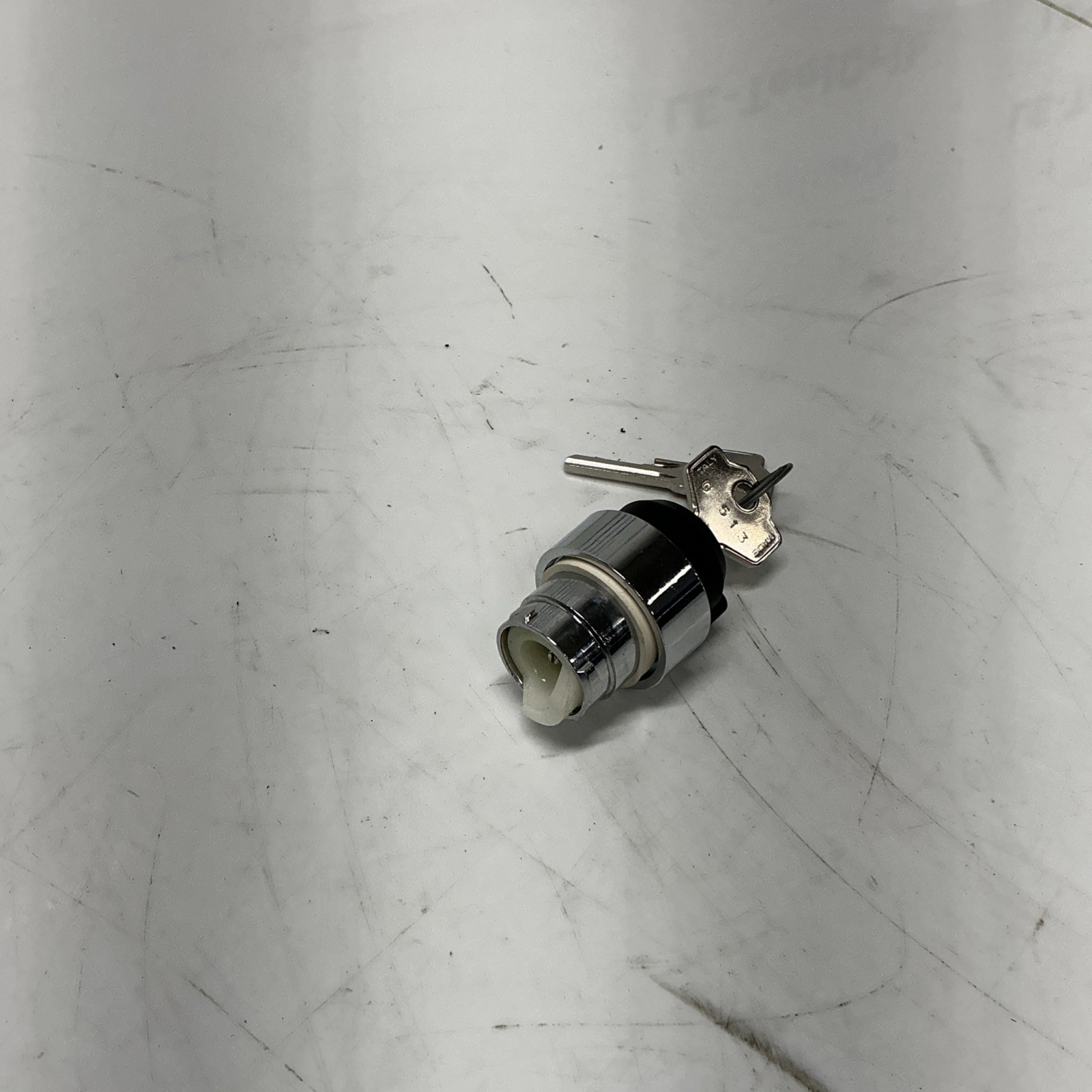 Unbranded G513 Keyed Selector Switch With 2 Keys W-449