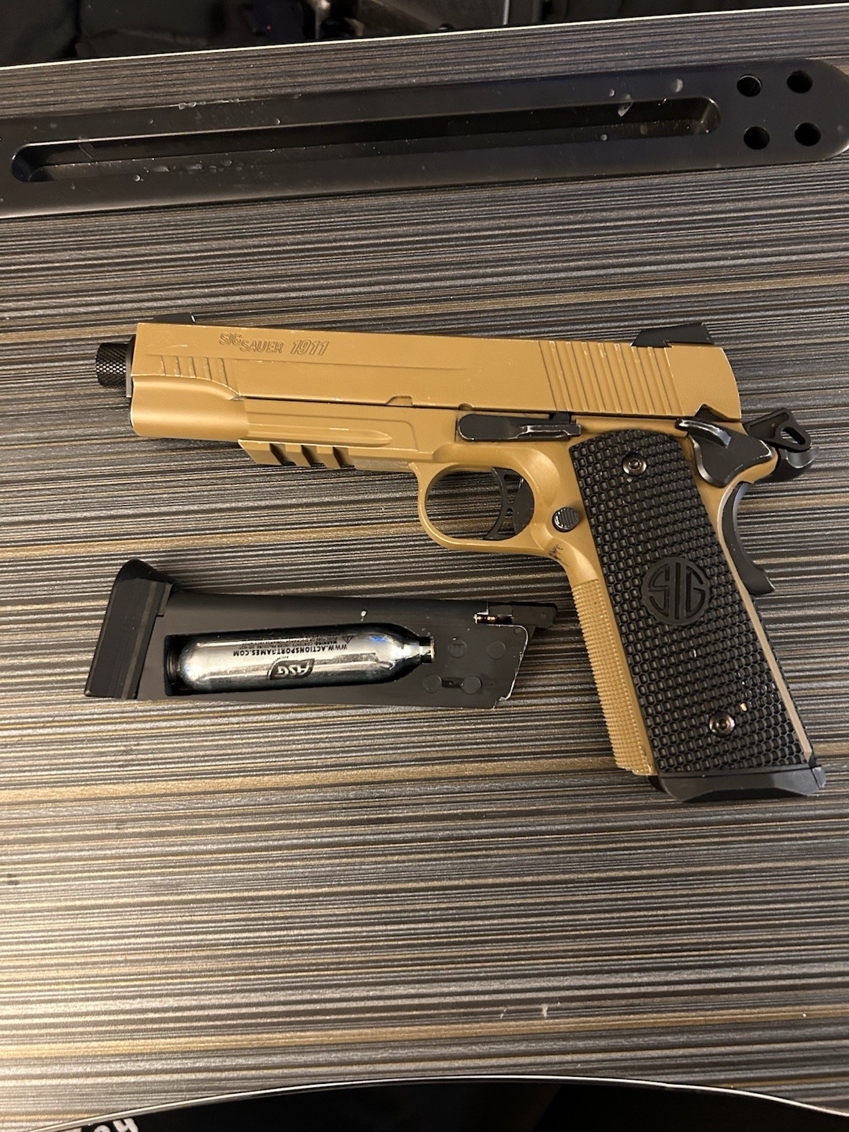 SIG Sauer 1911 Emperor Scorpion CO2 Airgun BB - AIR-1911ES-BB