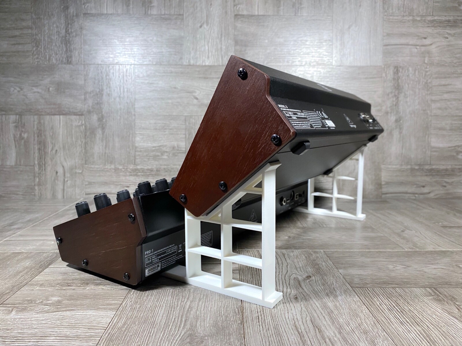 B-STOCK / Basic Stand for Behringer Model D / PRO 1 / Neutron / K2 / WASP / CAT
