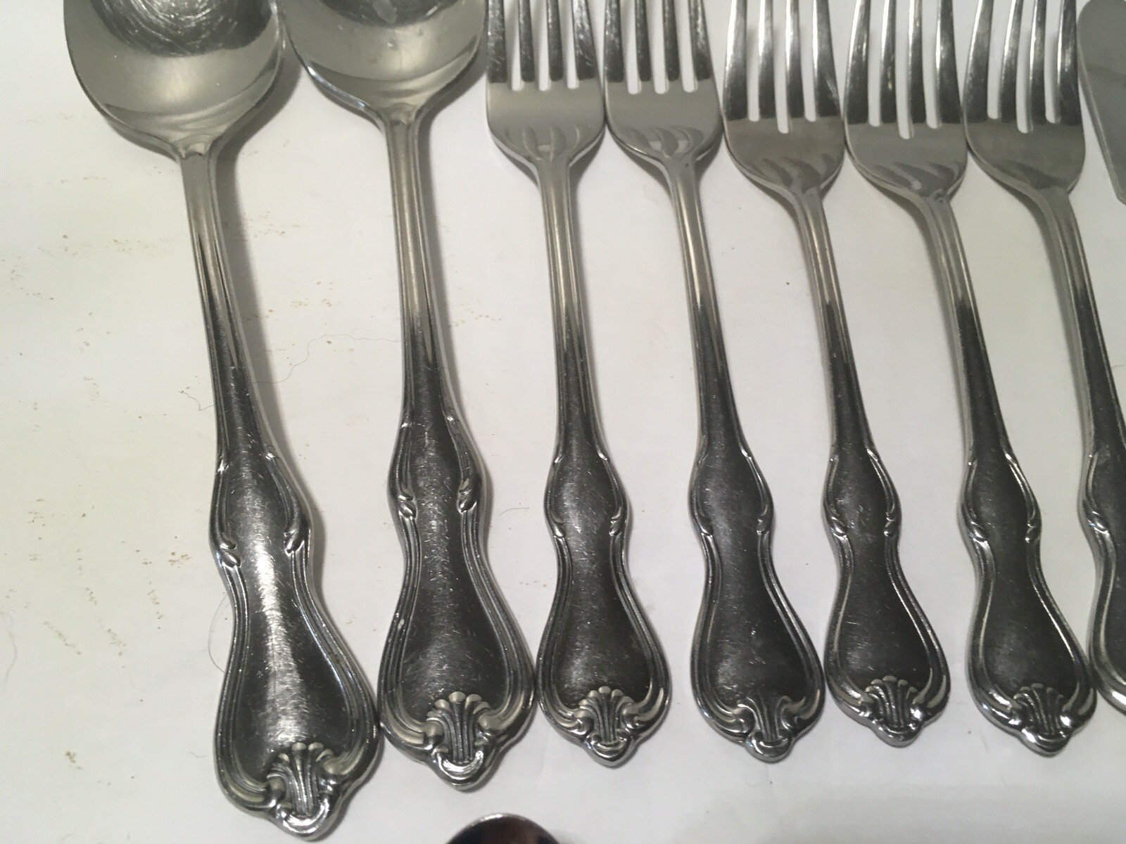 Reed & Barton Oxford Shell Stainless 17 Piece Flatware Set