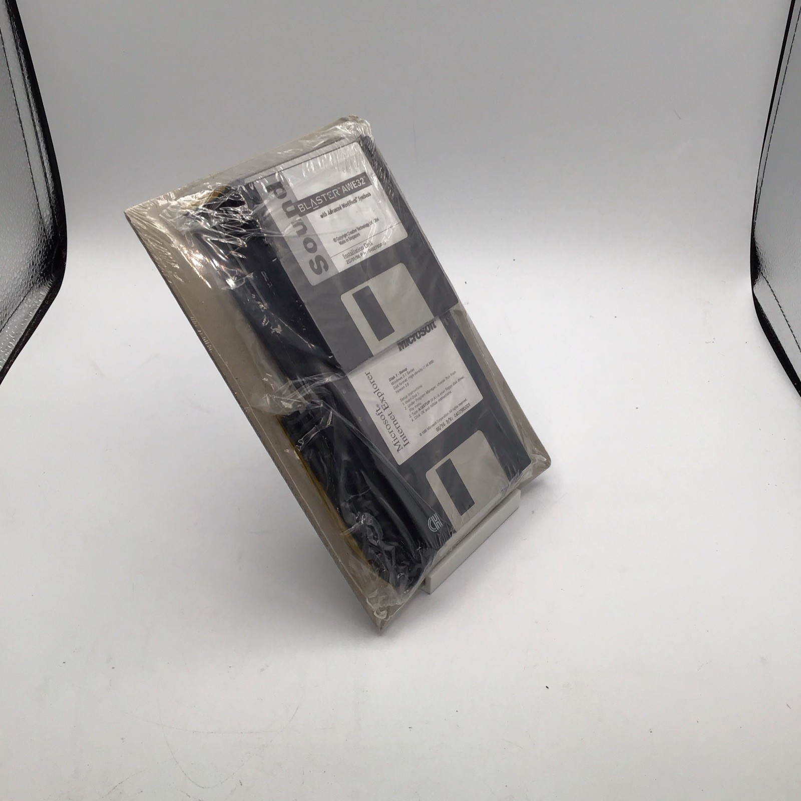 Sealed Sound Blaster AWE 32 w/ Advance WavEffects & Microsoft Floppy Disk