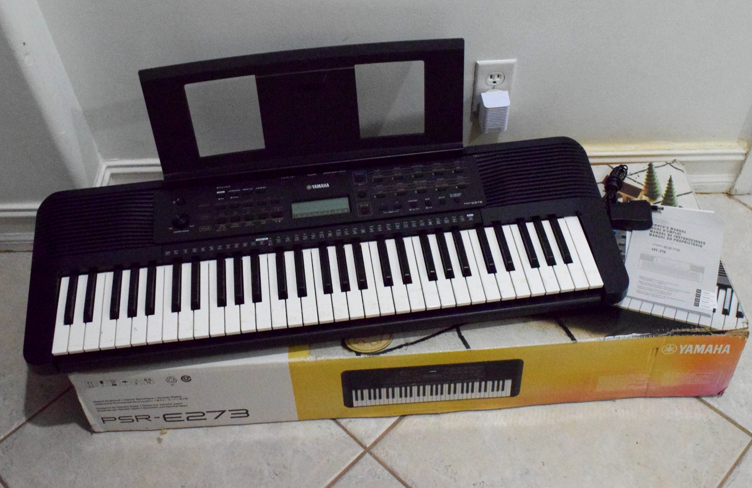 Yamaha PSR-E273 Portable Keyboard With Box, Manual & Cord