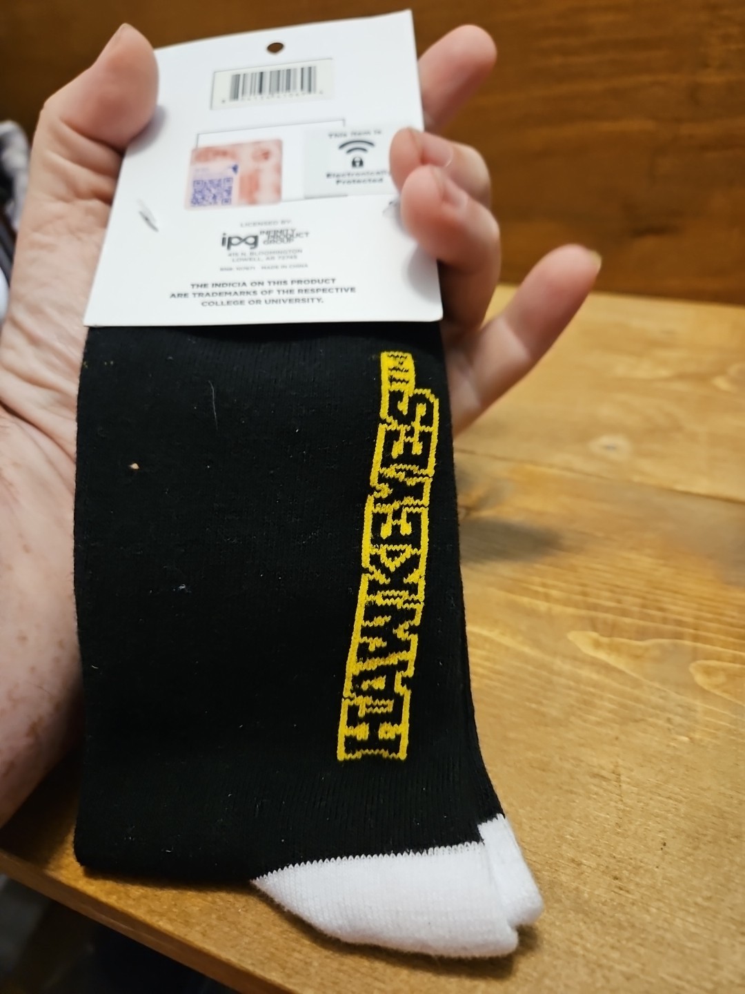 Iowa Hawkeyes University IPG Team Sports NCAA Crew Socks 1 pair NWT - N5
