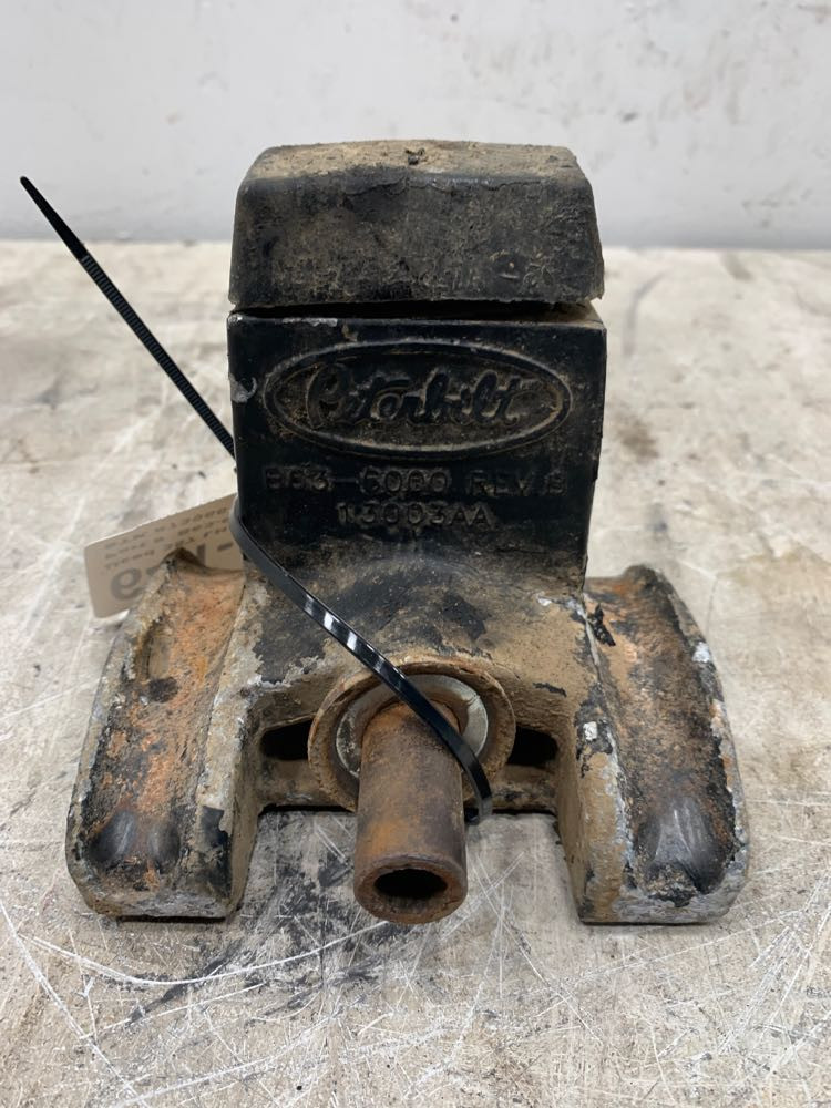 1994 Peterbilt 357 Suspension Bracket B636000 (641-12070)