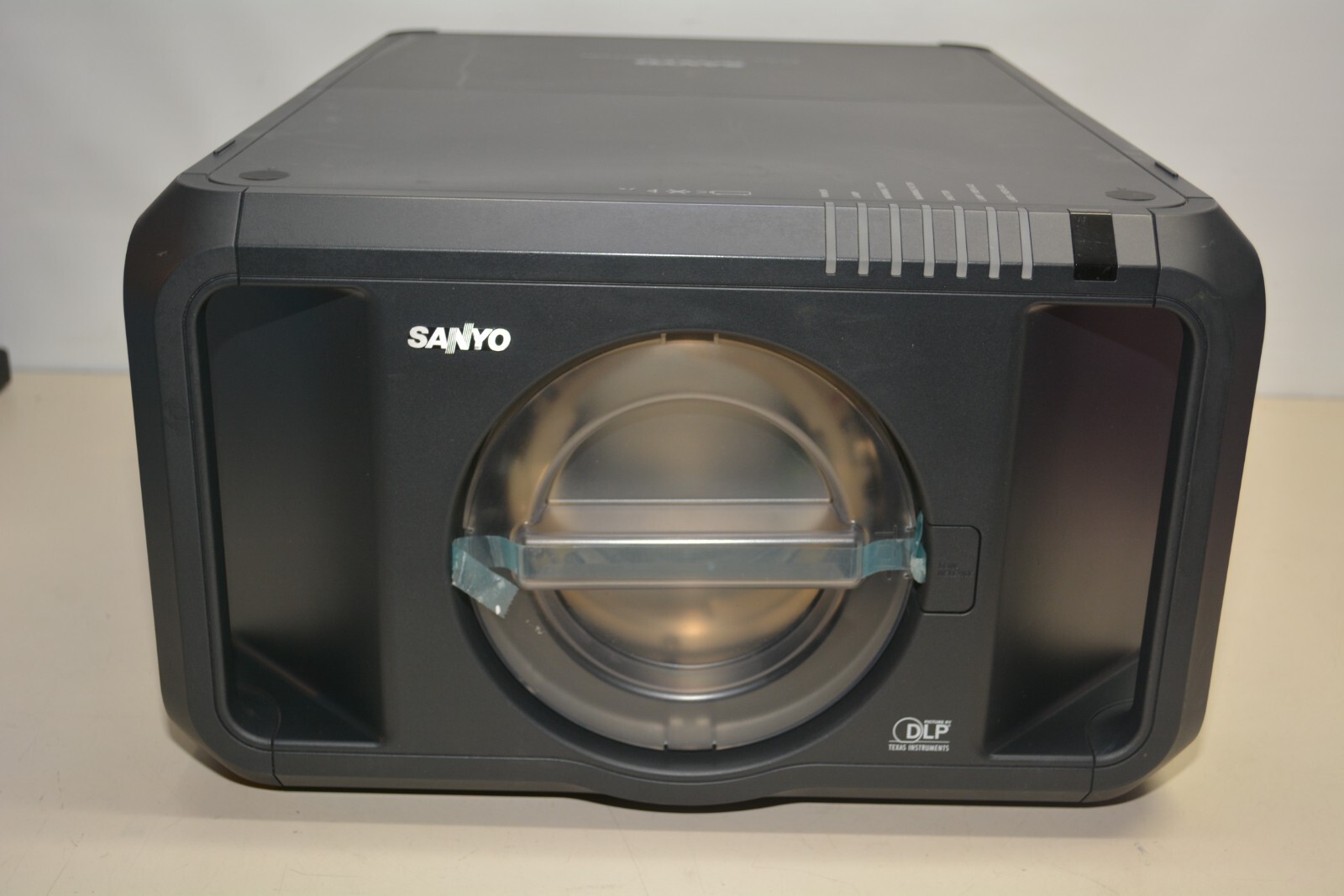 ^ Sanyo PDG-DHT100L HD - 6500 ANSI Lumens - 160 Lamp Hours HDMI No Lens #W3764