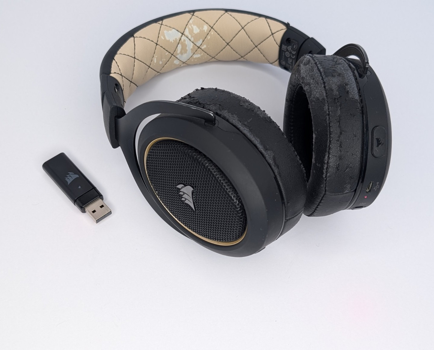 Corsair HS70 Wireless Gaming Headset Black/Gold w USB Dongle Boom Mic Mute