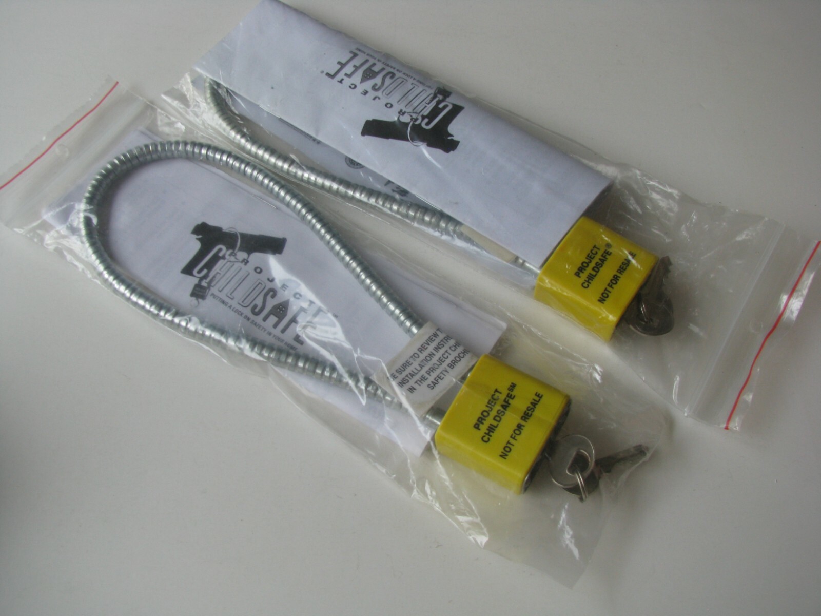 1 Yellow Safety Home Safe Gun Firearm Pistol Sidearm Keyed Cable Lock w/ 2 Keys