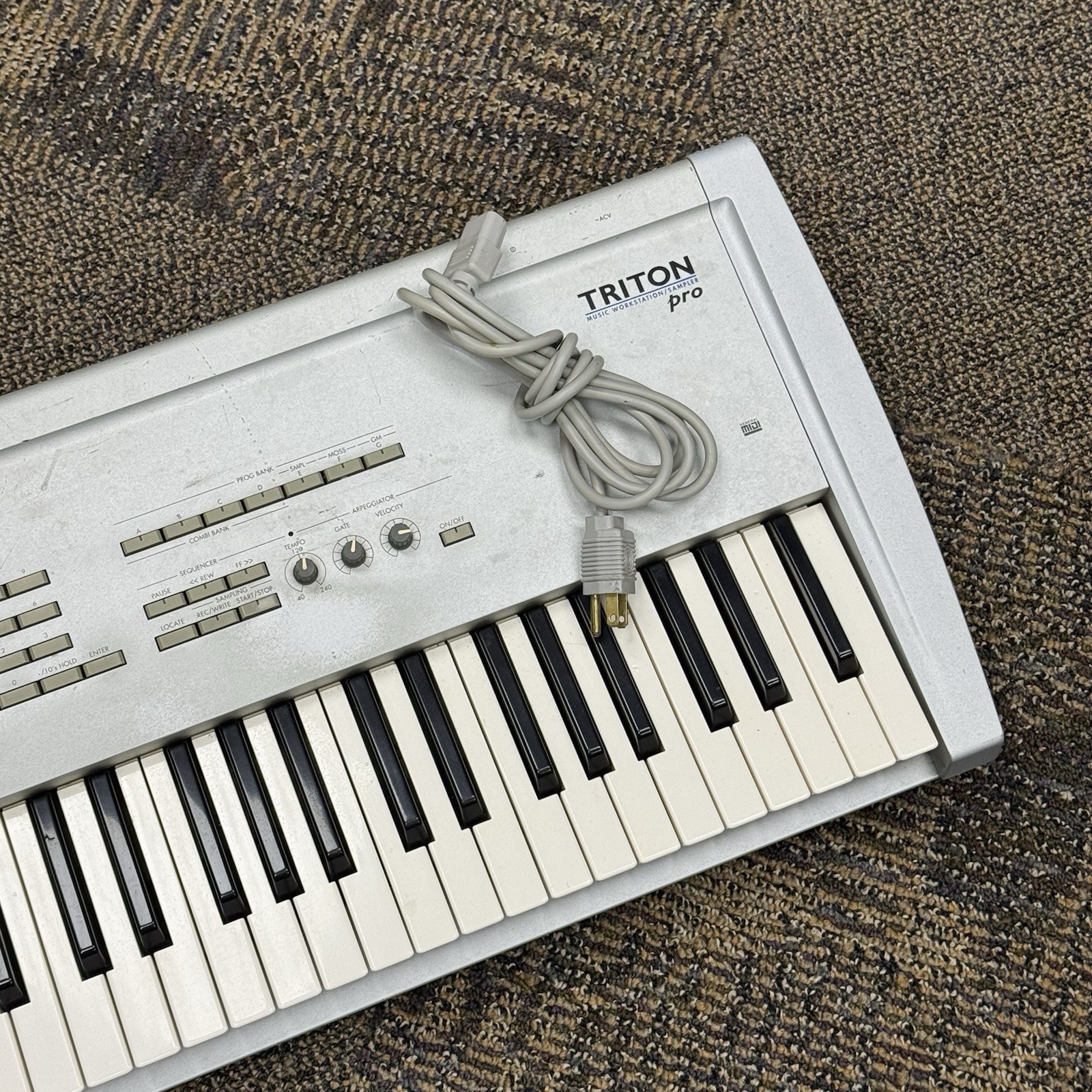 KORG TRITON Pro Synthesizer Keyboard Music Workstation Sampler