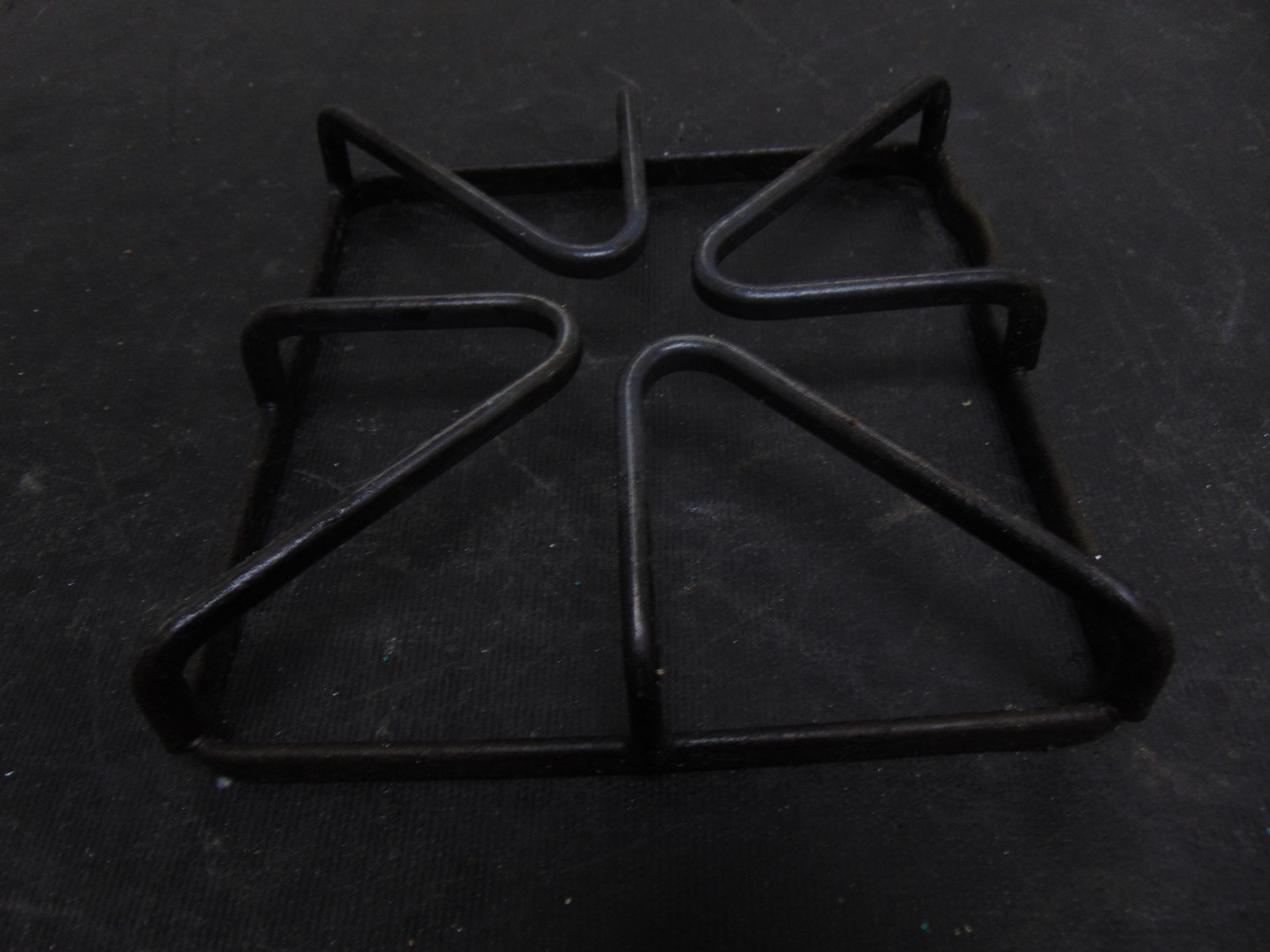 Hotpoint Range RGBS300DM2WW Surface Burner Grate WB31X20643