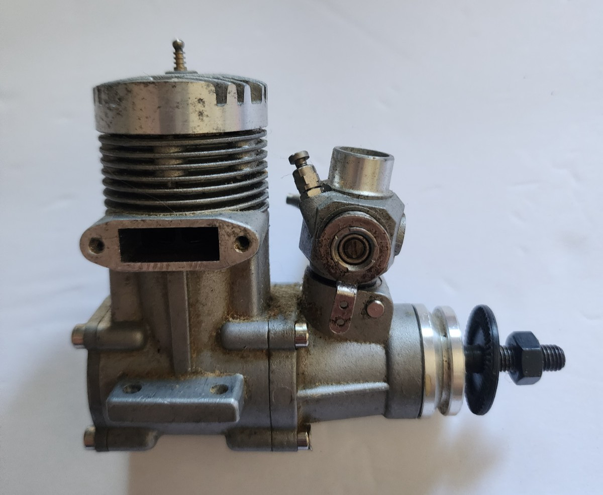 Vintage Royal 40 RC Glow / Nitro Model Airplane Engine used good compression