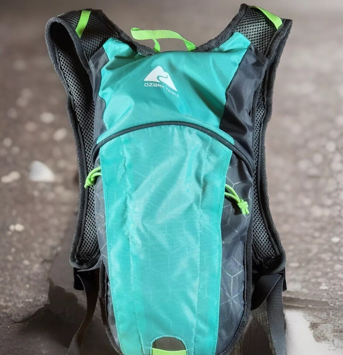 OZARK TRAIL Backpack Adult Turquoise & Gray 2 Liter Hydration Pack Hiking NEW￼