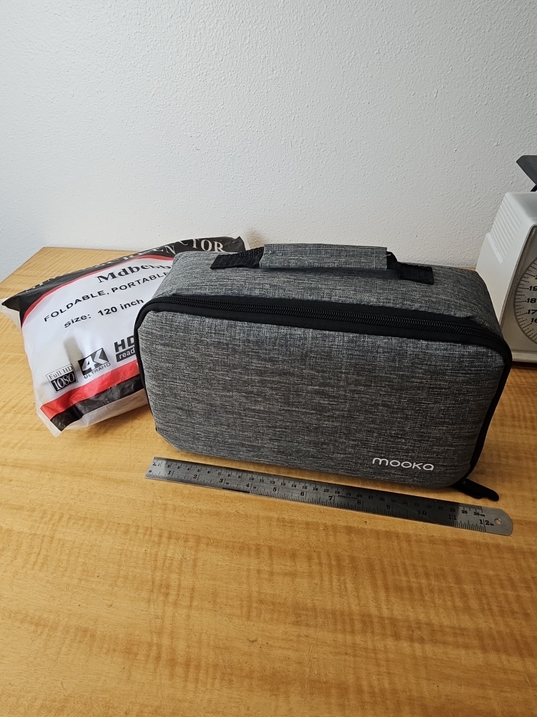 Mooka: Mini LCD Video Projector - RD-823 in soft case AND 120" projector screen