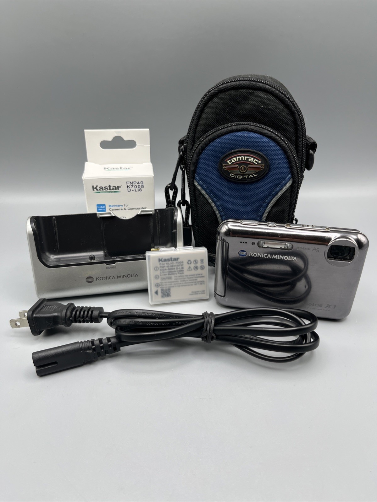 Konica Minolta DiMAGE X1 8.0MP Digital Camera w/ Case Charging Dock Battery