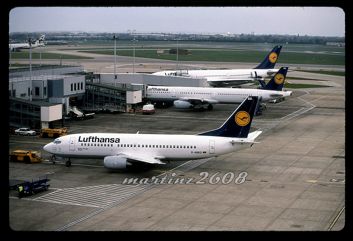 (MZ) ORIG AVIATION/AIRLINE SLIDE  LUFTHANSA  GROUP VIEW
