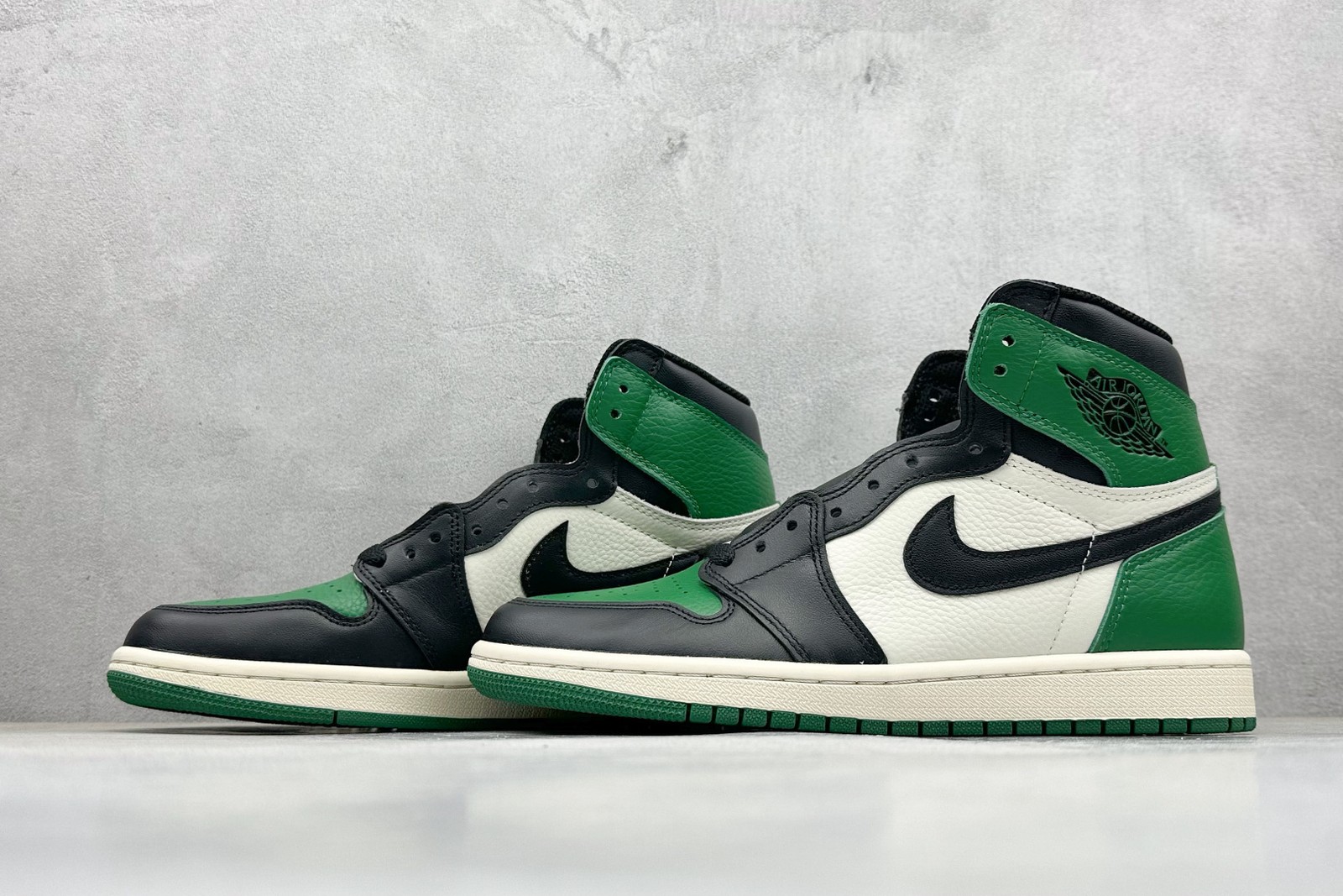 AJ1 Retro High Pine Green 555088-302