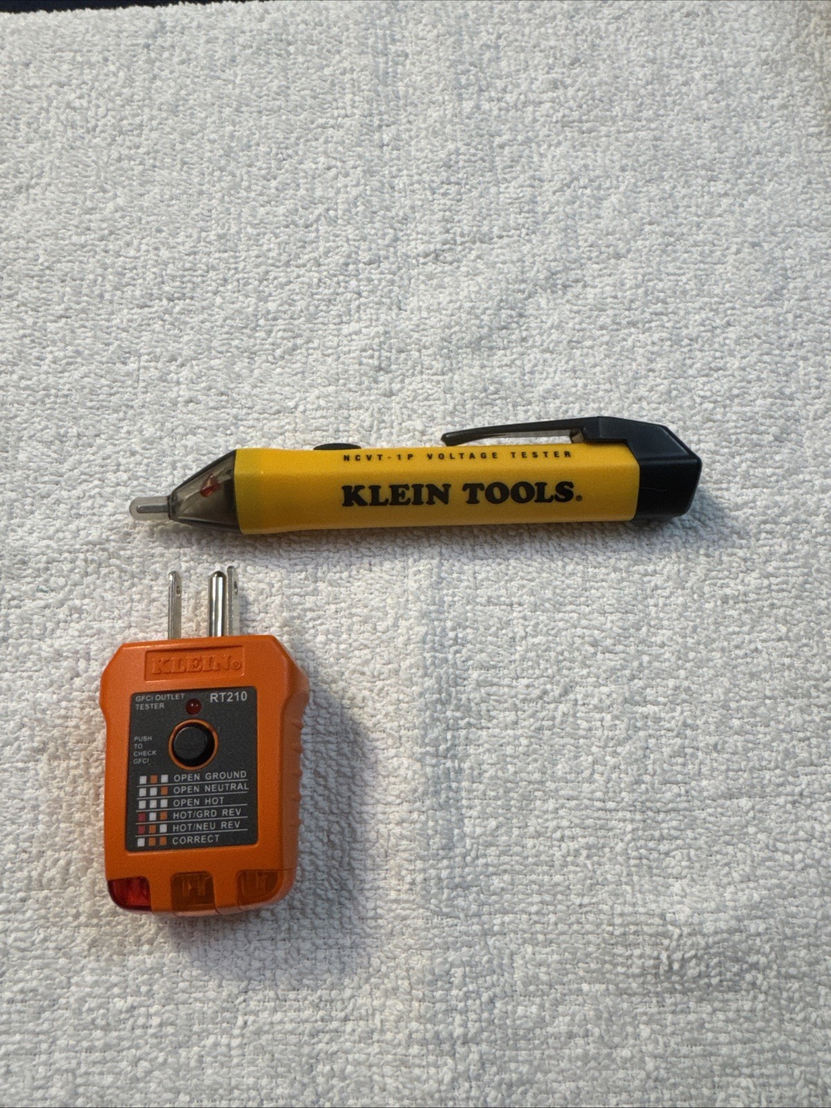Klein Tools RT210 Outlet Tester, Receptacle Tester & NCVT-1P Voltage Tester Lot
