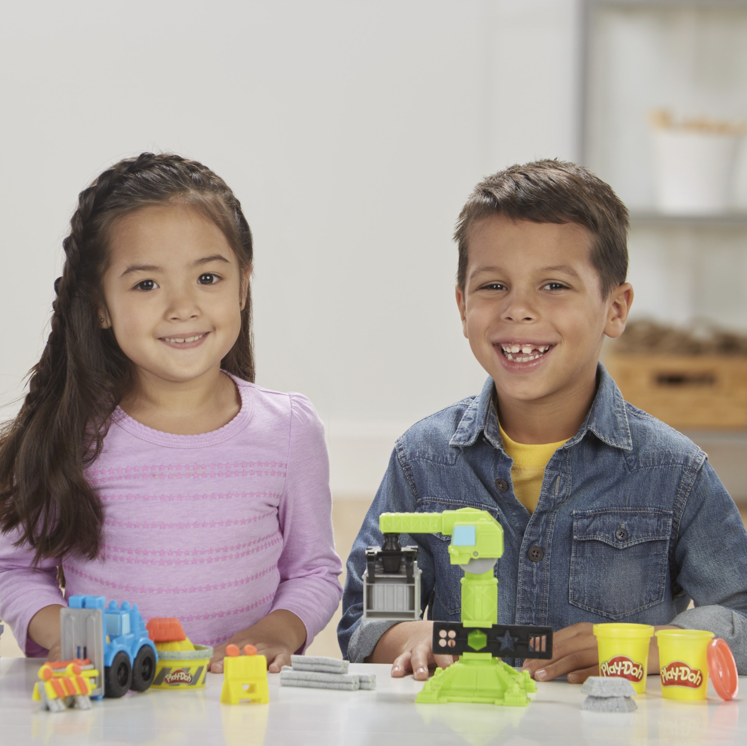 Play-Doh Wheels Crane and Forklift, Cement Buildin' Compound + 2 Colors (6 oz)