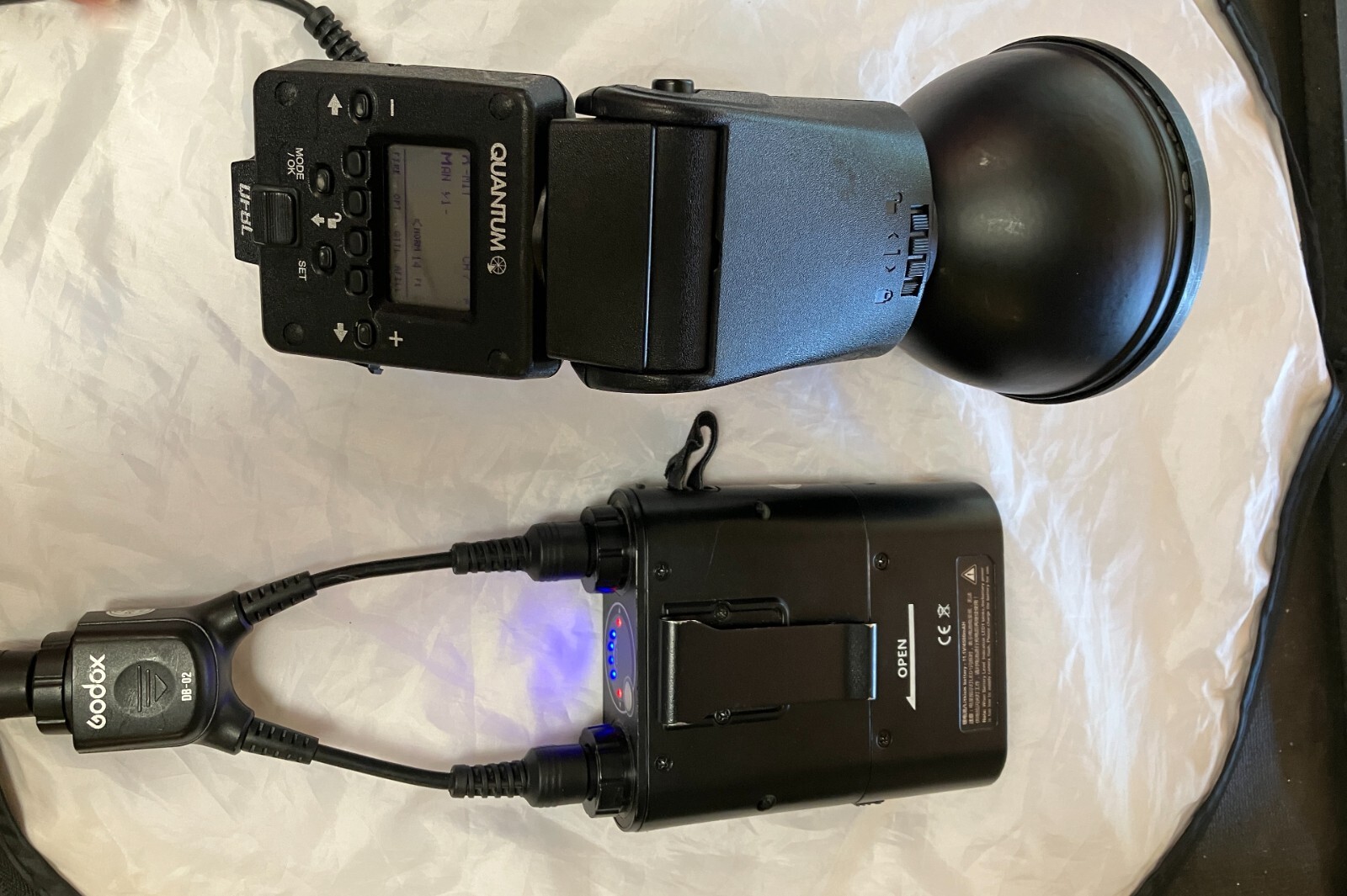 Quantum QF8C Flash for Canon EOS with Propac Battery, and Cable