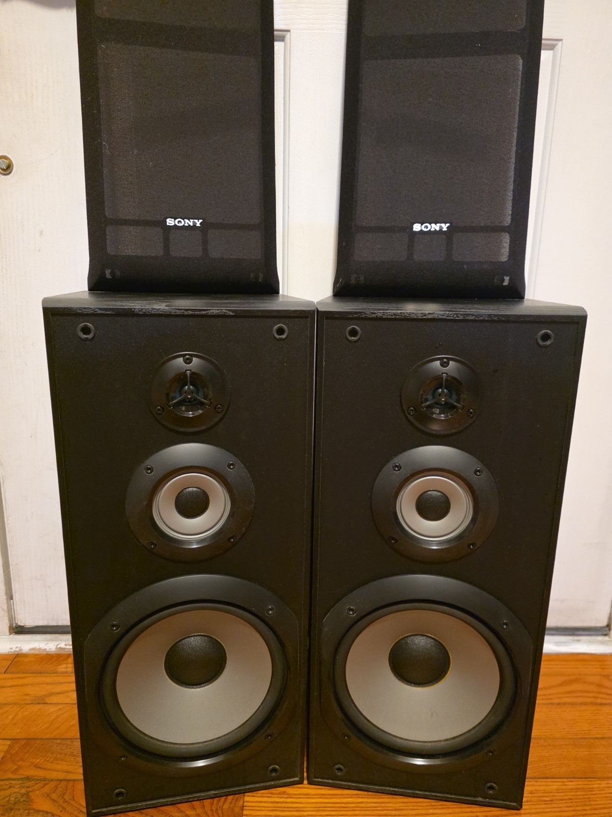 Sony SS-B3000 Bookshelf Speakers–Pair .8 Ohm.120w . Consecutive Serial Numbers