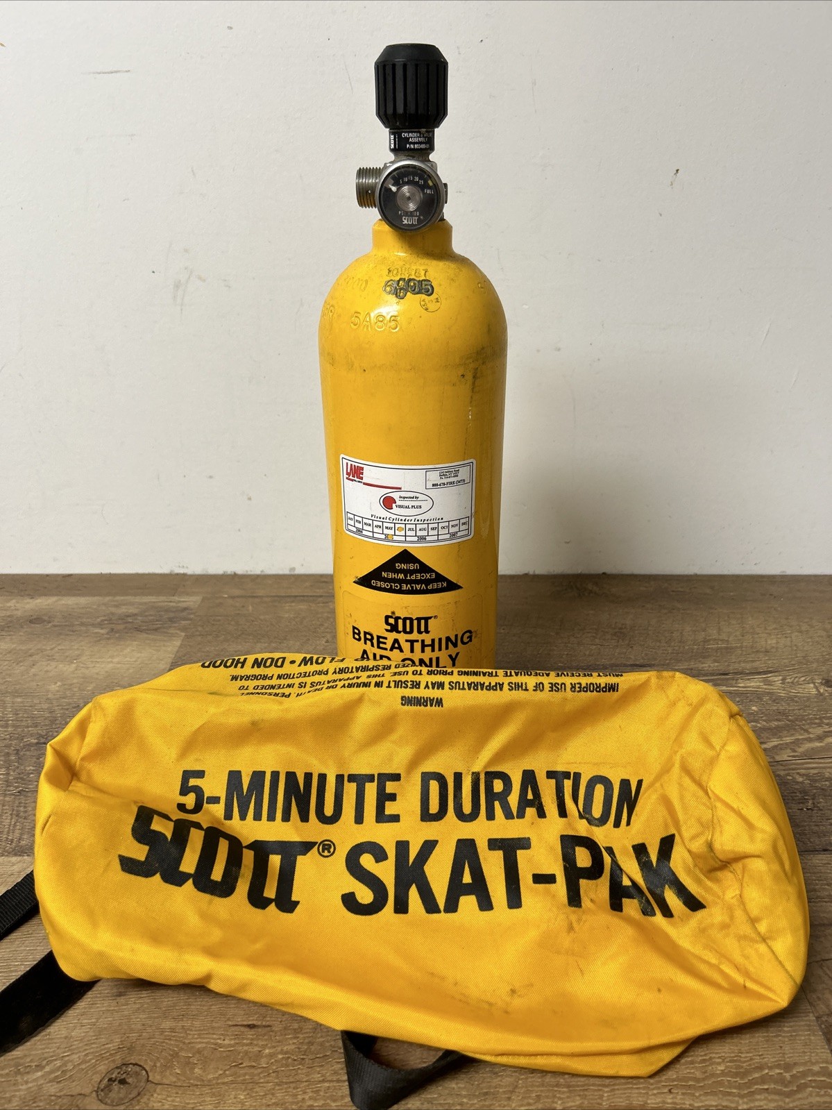 SCOTT aviation Skat-pak 5 minute duration oxygen tank emergency vintage pilot