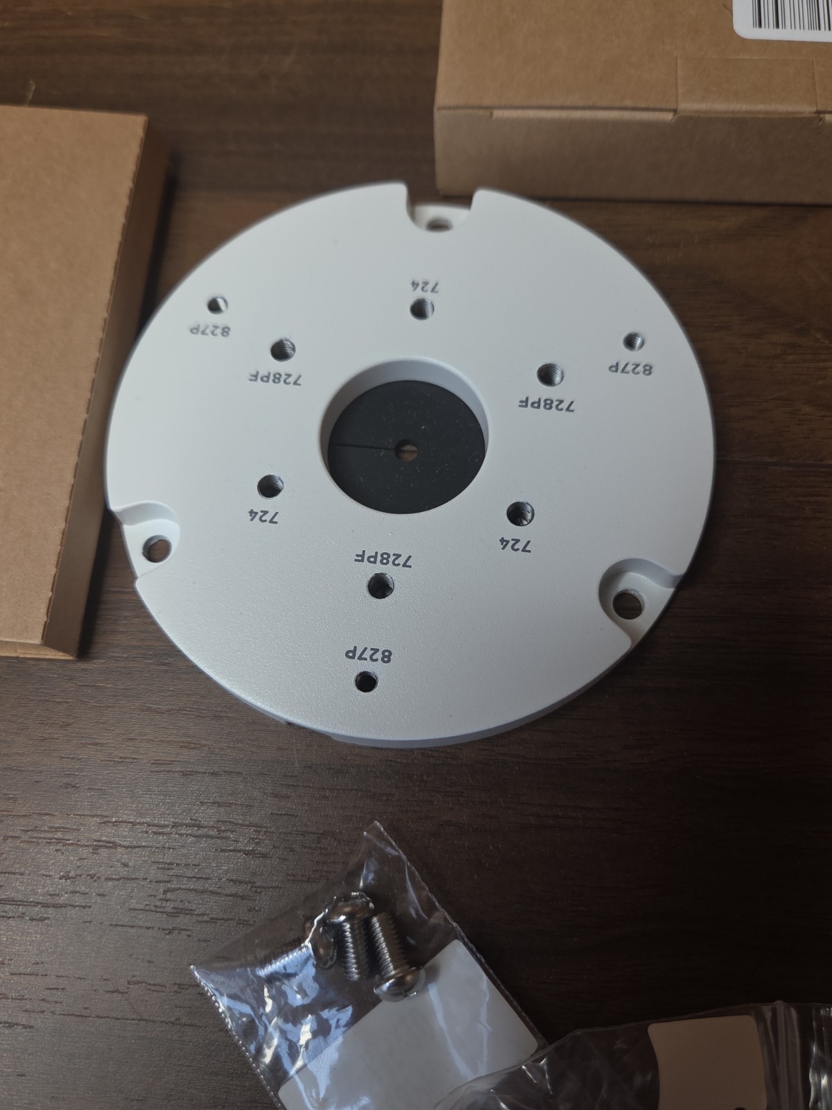 Alarm.com Security Camera Mounting Plate ADCVACCMNT110 White New Open Box