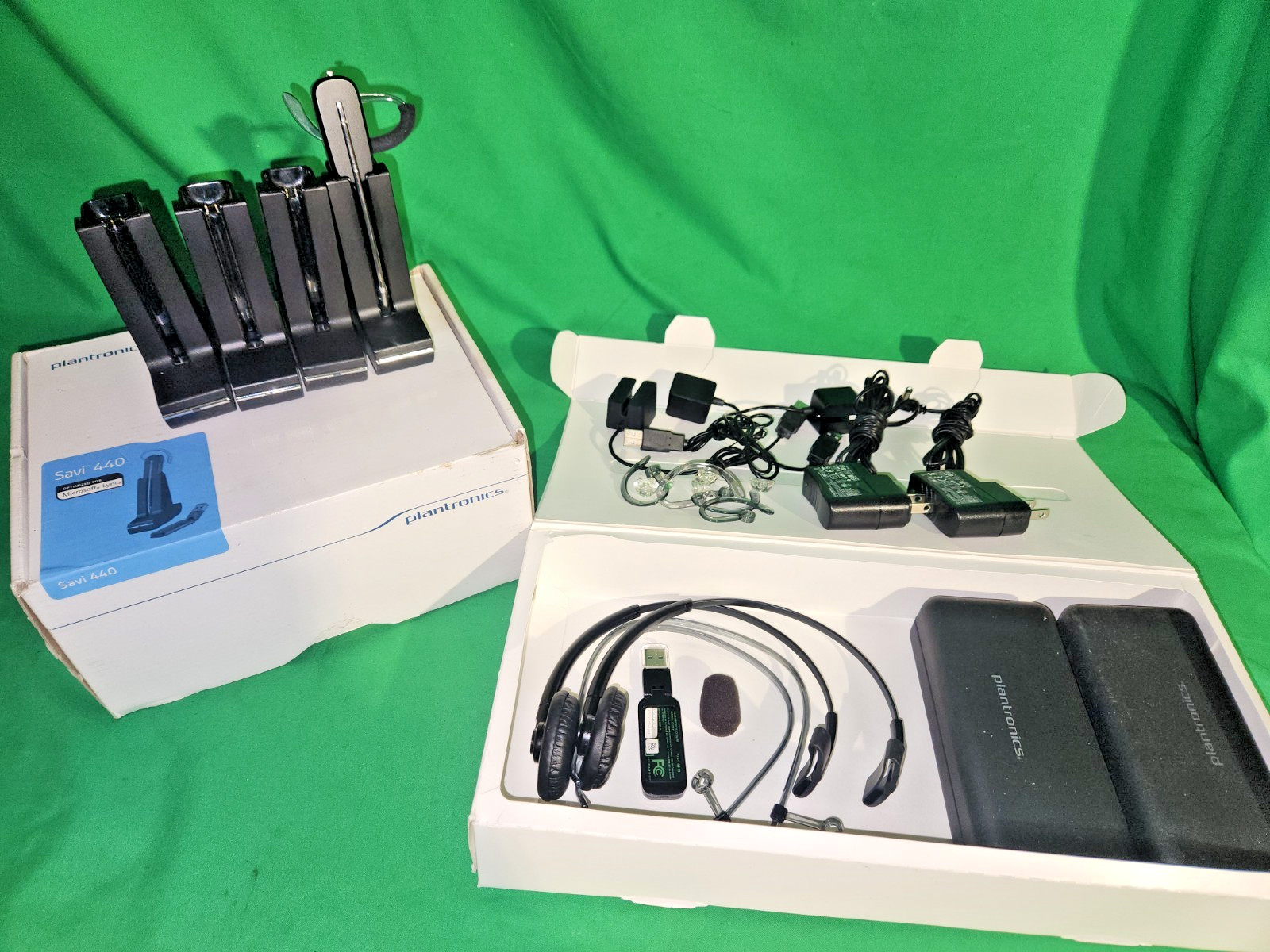 LOT* Plantronics Savi 440 Wireless Headset System (4)Charging Base, Case, Pwr