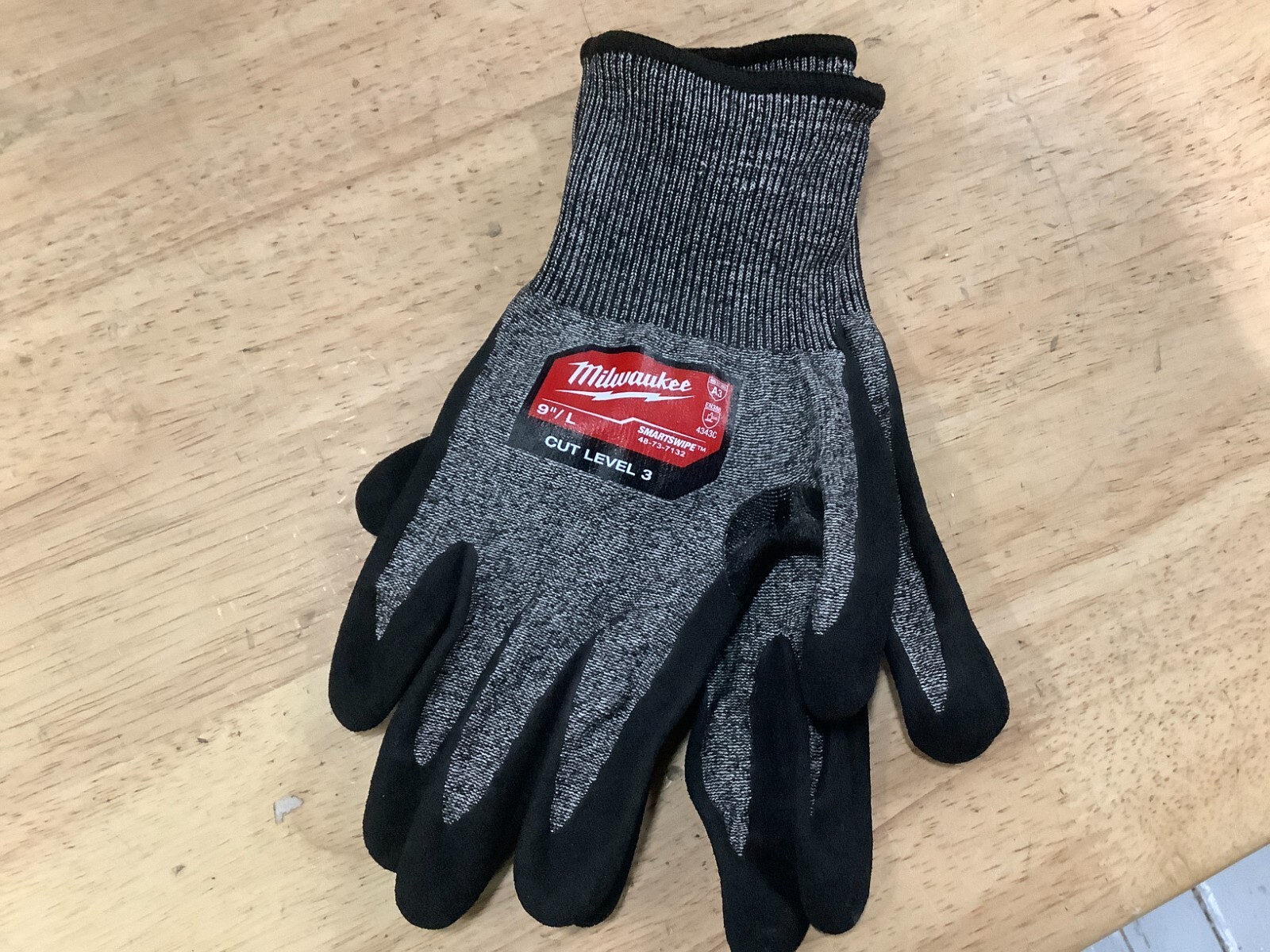 Milwaukee Tool 48-73-7132 Cut-Resistant Dipped Gloves, Cut Level A3 ,Nitrile