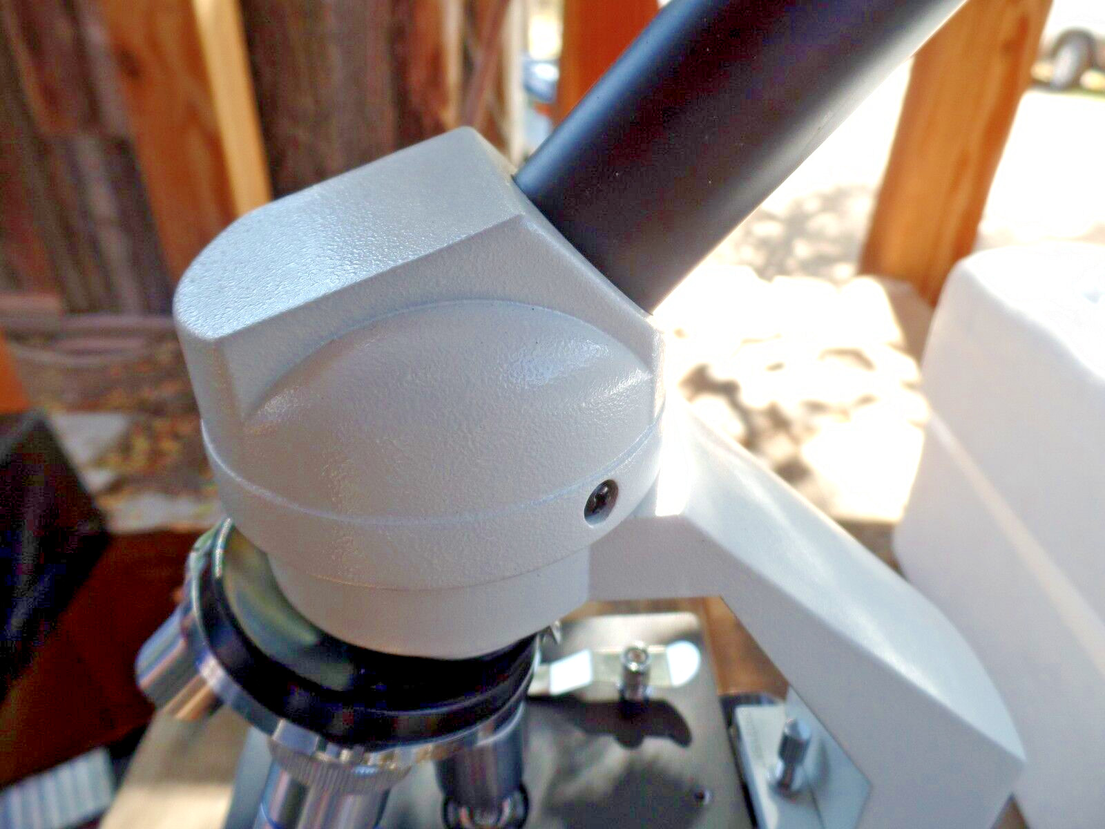 Biological Microscope with 4 objective lenses M Series
