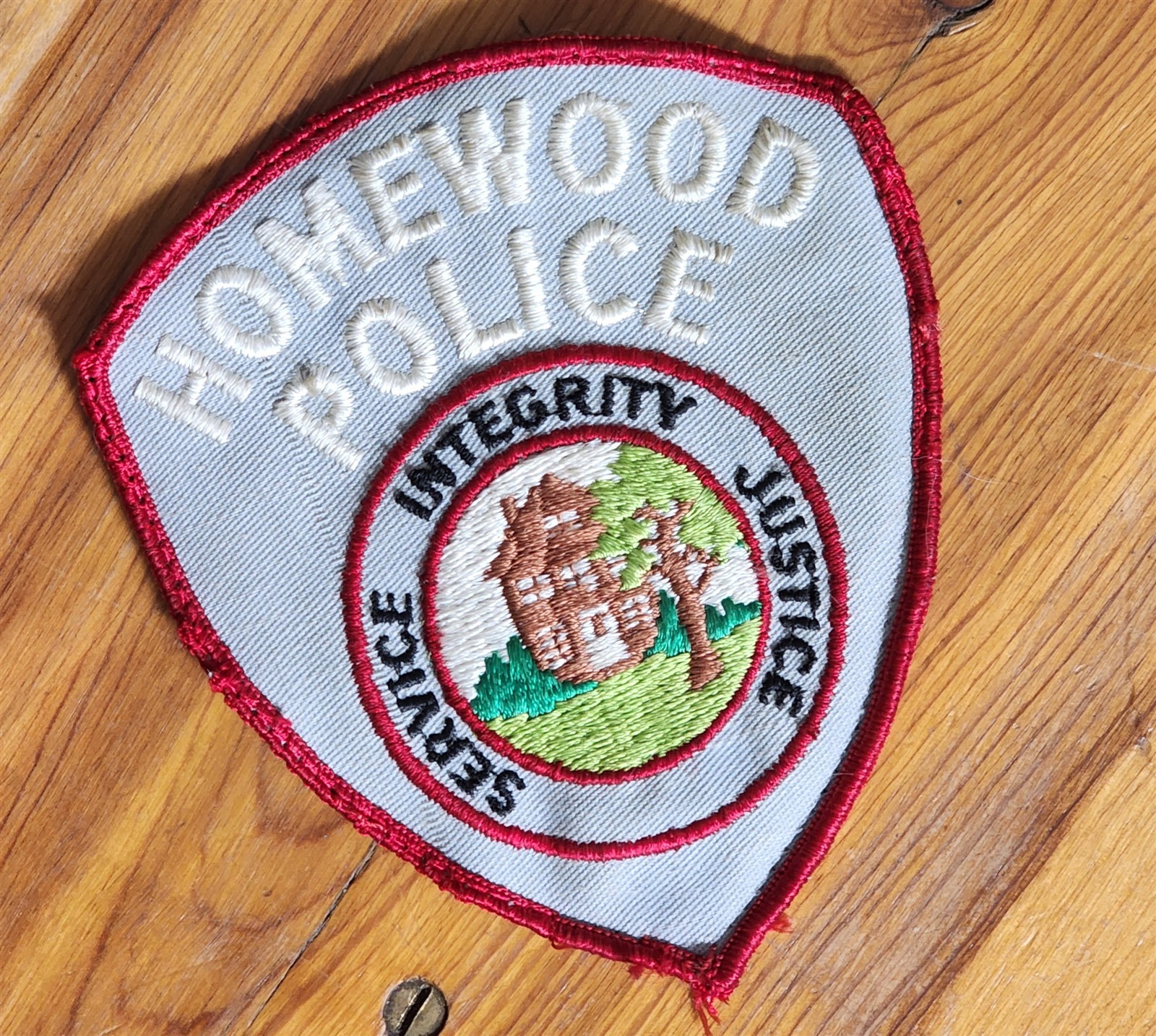 VINTAGE OBSOLETE HOMEWOOD ILLINOIS POLICE SEW-ON CLOTH SHOULDER PATCH