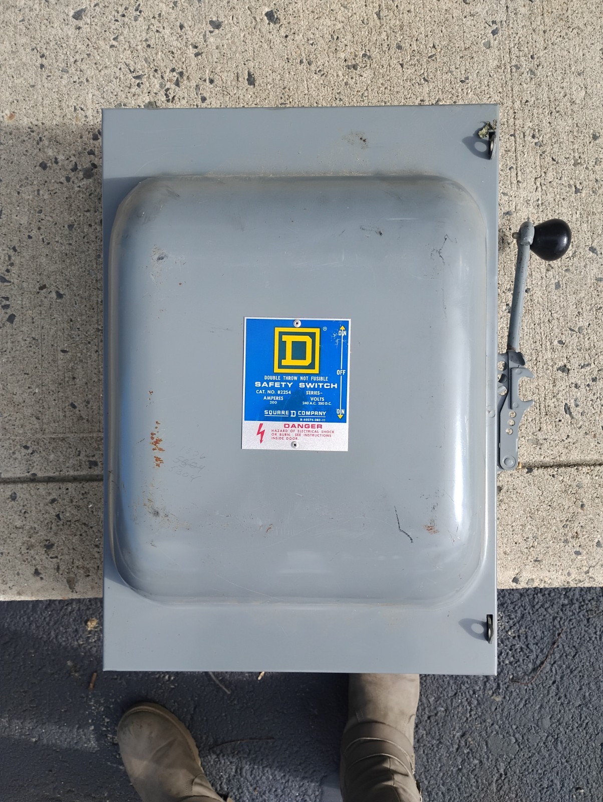 Square D 82254 Series E1 200 Amp 240 Volt 1PH 2W Double Throw Safety Switch.