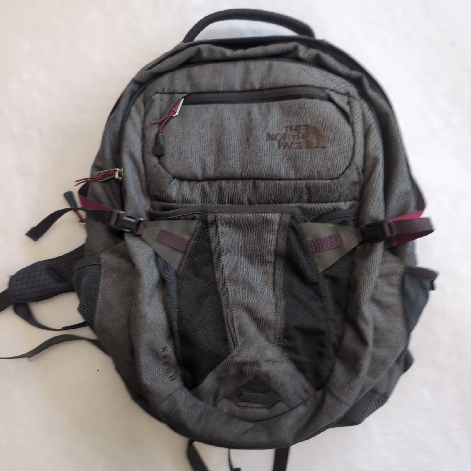 The North Face Recon Backpack 30L Gray FlexVent Laptop Hiking Bag
