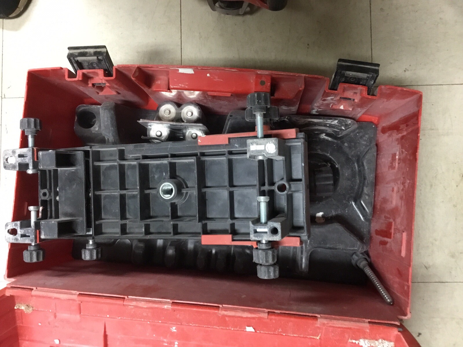 Hilti Pri2 W/wall Mount + Case *READ*