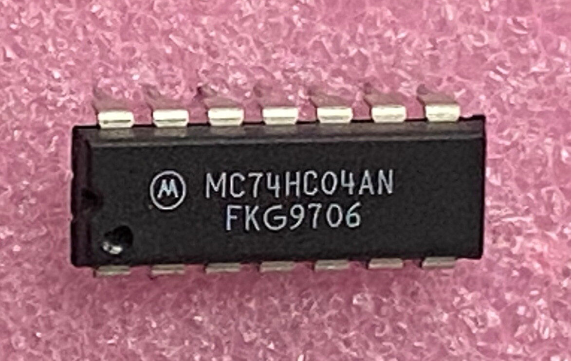 Motorola MC74HC04AN 6 three-stage inverters Integrated Circuit