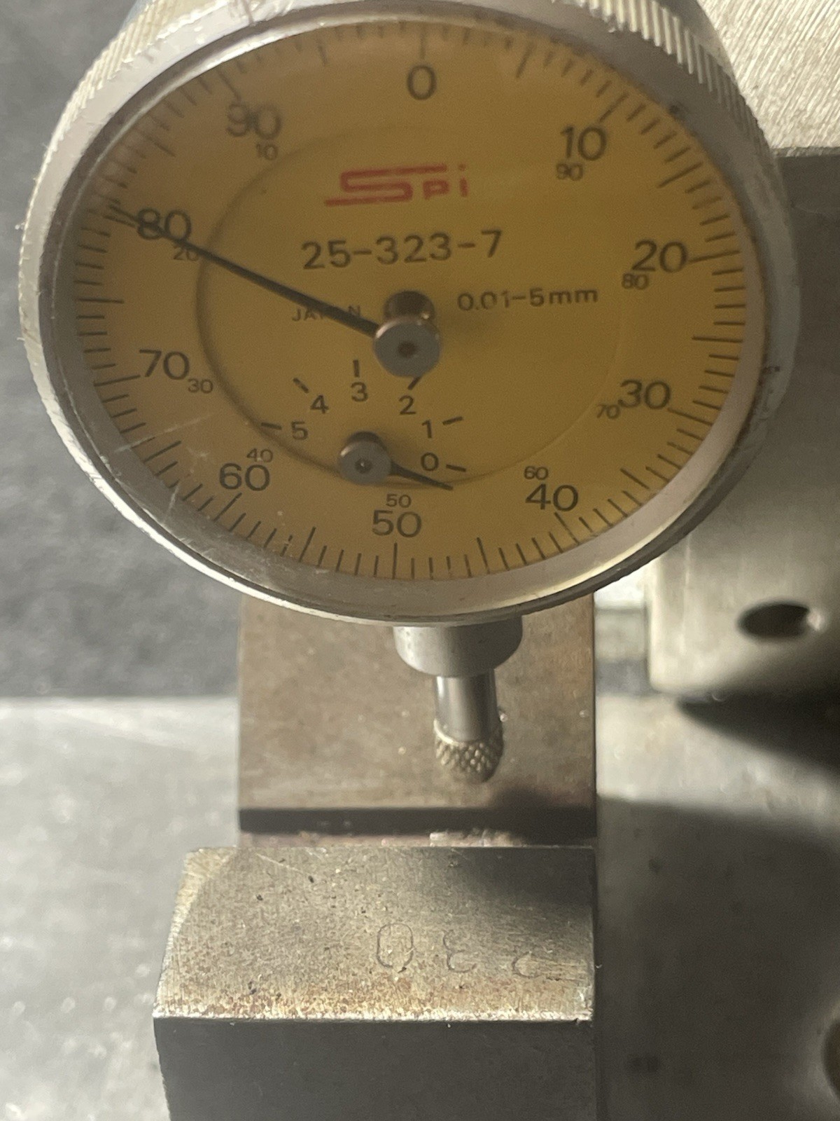Swiss Precision Instruments SPI Dial Indicator 25-323-7 Metal base & 2 v-blocks
