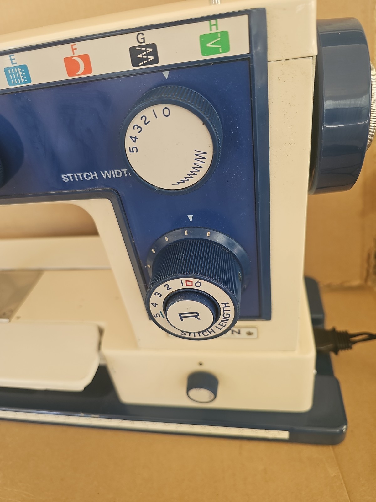 Elgin Sewing Machine Model M4400F