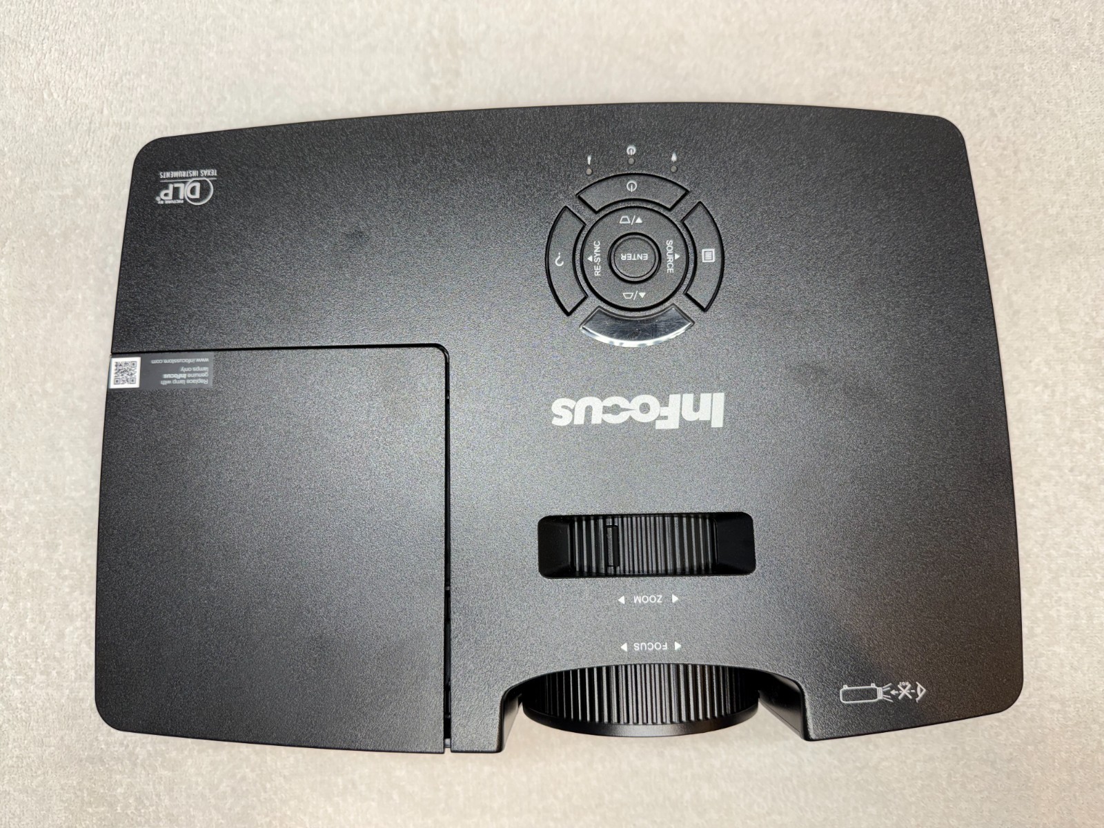 InFocus IN114xa DLP Projector - ONLY 25 LAMP HOURS!