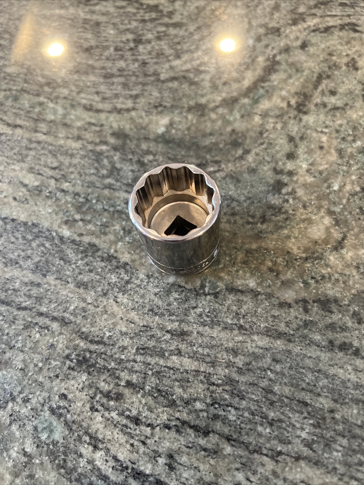 Snap-On f301 15/16" 3/8 drive sae shallow 12 point socket