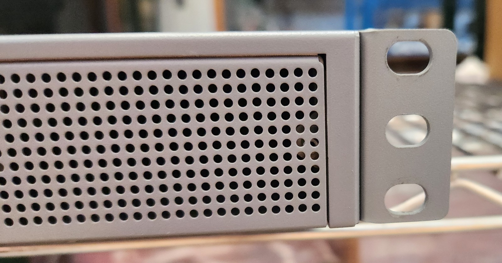 Juniper Networks SRX4100-SYS-JB-AC SRX4100 Services Gateway 8x1GbE/10GbE AC