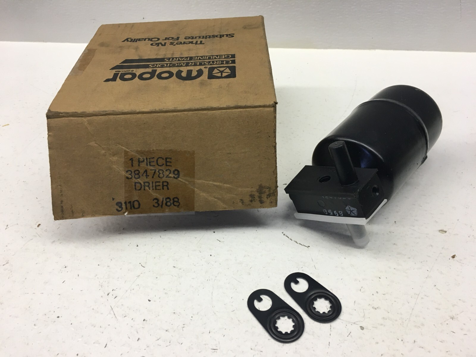 NOS Mopar AC Receiver Drier for 1984-1988 Full Size Vans 3847829