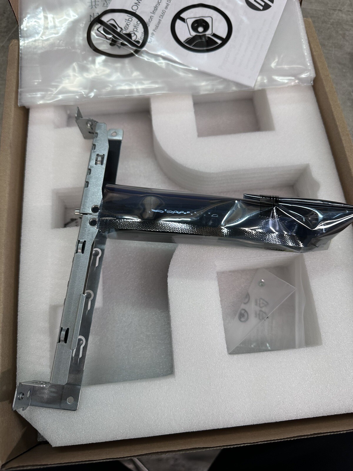 HP DL60/DL120 GEN9 RISER CARD KIT (W/ BRACKET) - 765509-B21