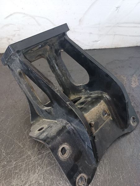 Peterbilt 579 Rear Center Cab Mount  (11034652