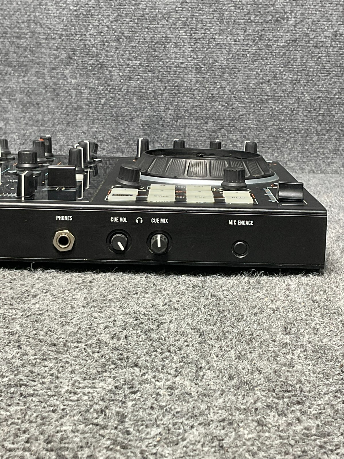 Native Instruments Traktor Kontrol S2 MK2 DJ Controller Black Used
