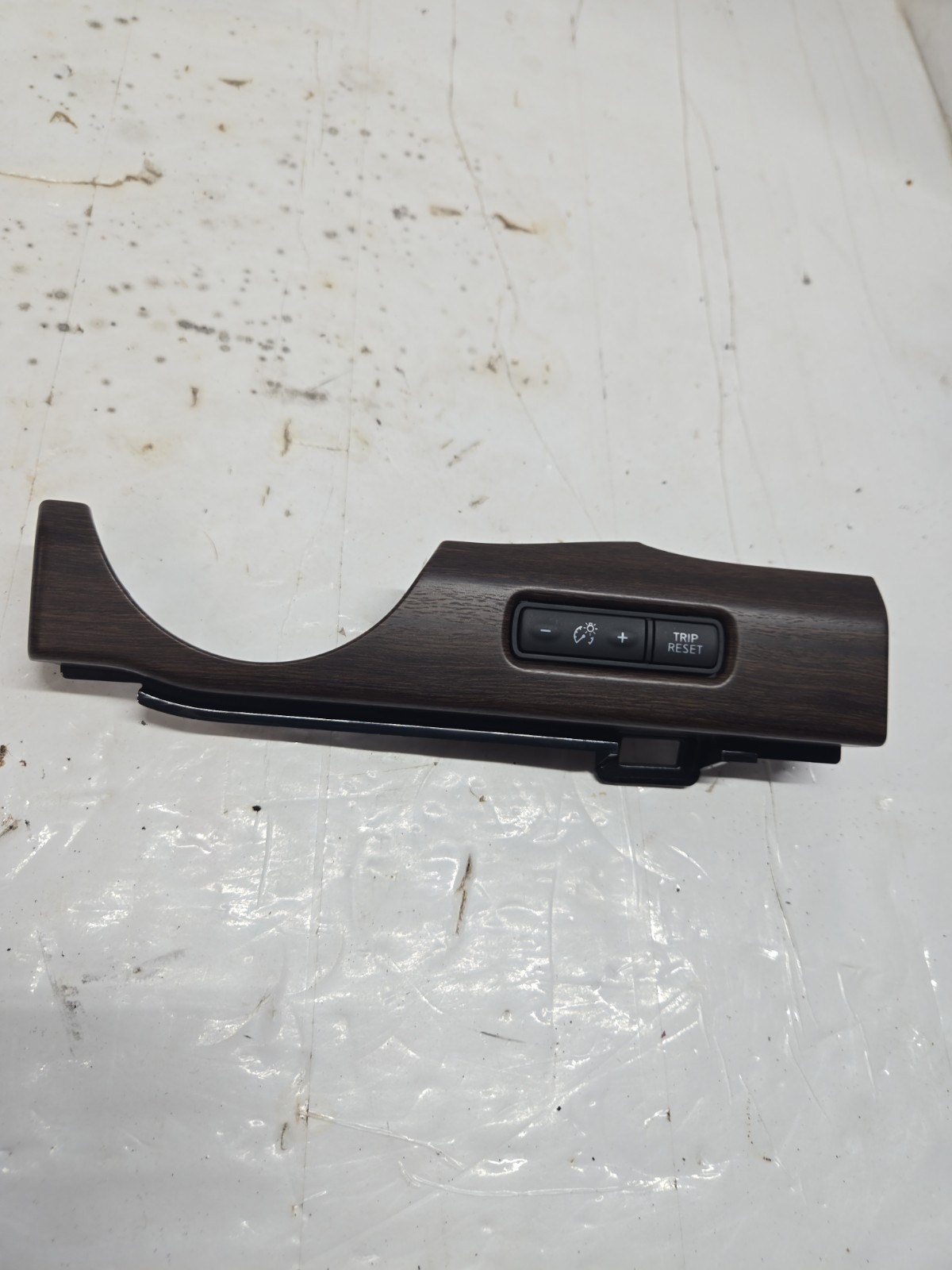 2017 - 2021 NISSAN TITAN DASH LEFT SIDE LOWER TRIM COVER PANEL OEM 68221EZ30A